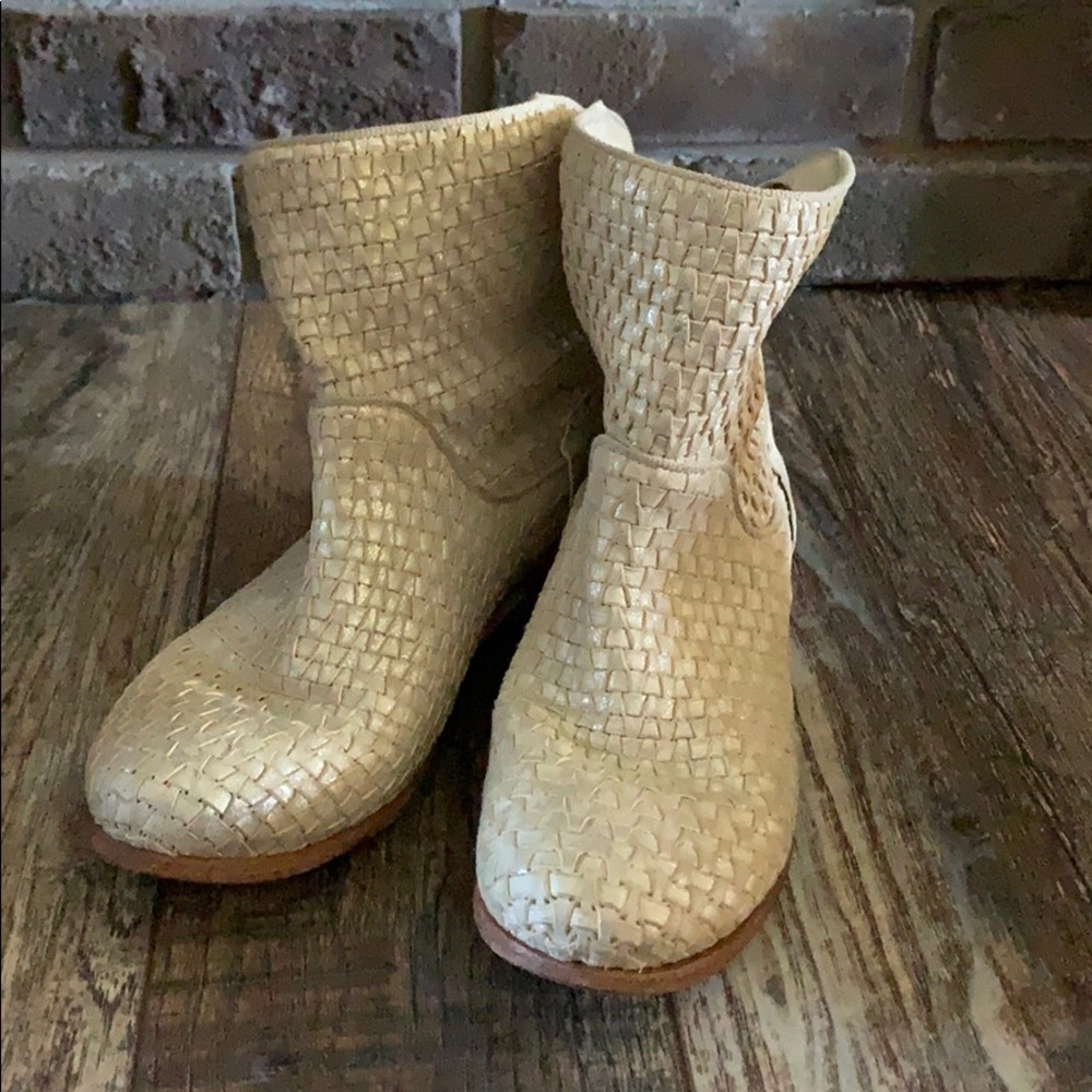 Boots - Picture 1 of 6